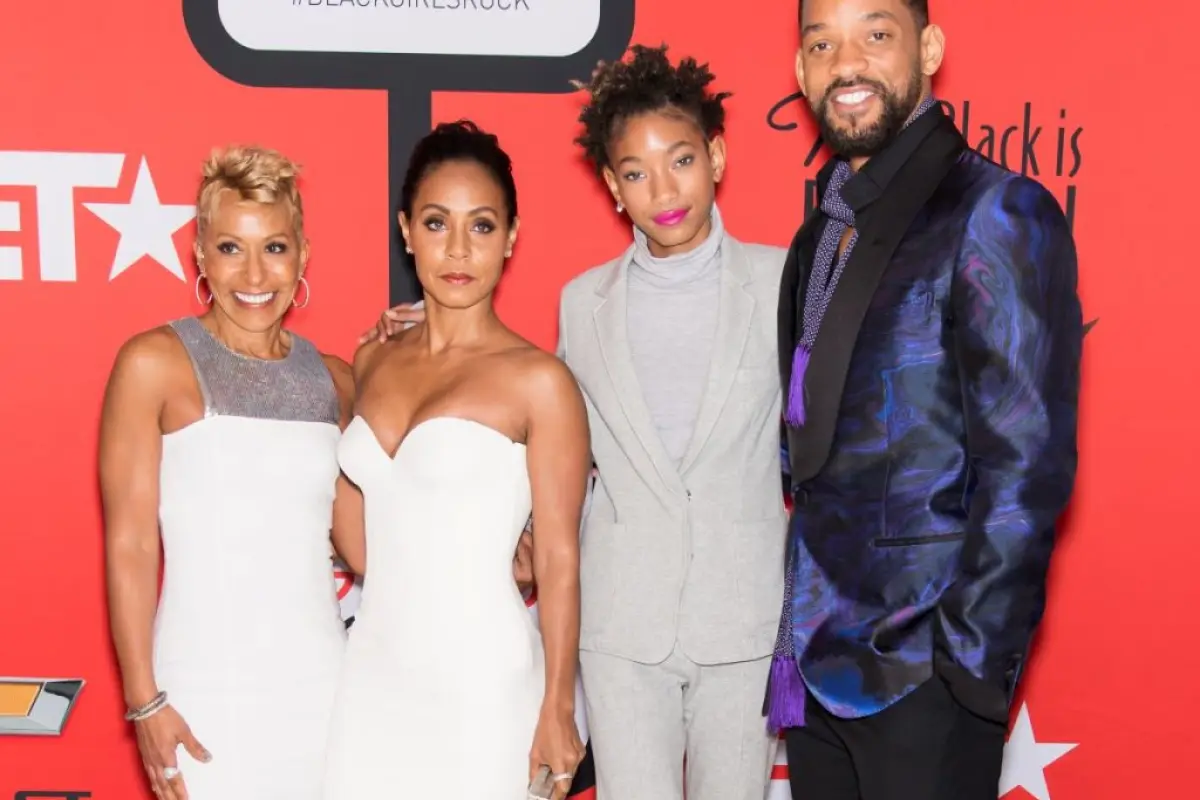 Adrienne-Banfield-Jones-Jada-Pinkett-Smith-Willow-Smith-and-Will-Smith-1024x847, 