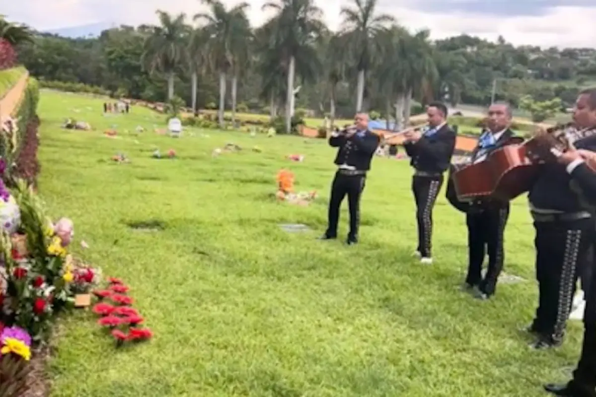 rayo-cae-mientras-mariachis-tocan-en-cementerio.webp, 