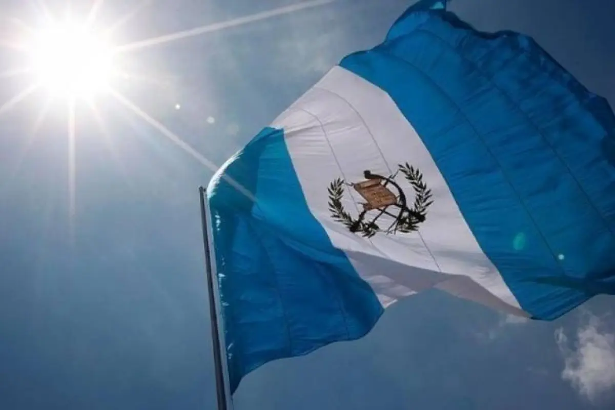 Dia-de-la-Bandera-en-Guatemala-1.webp, 