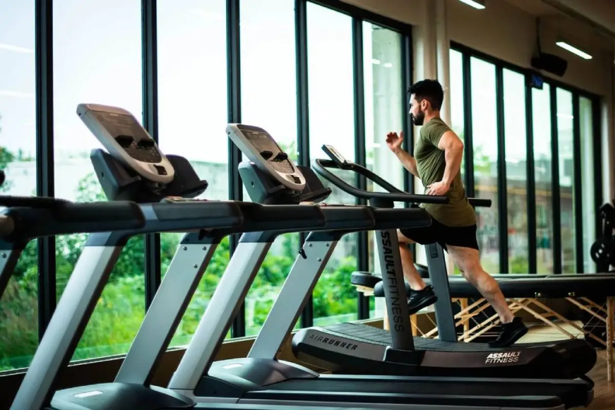 hombre-muere-gimnasio-en-caminadora.webp, 