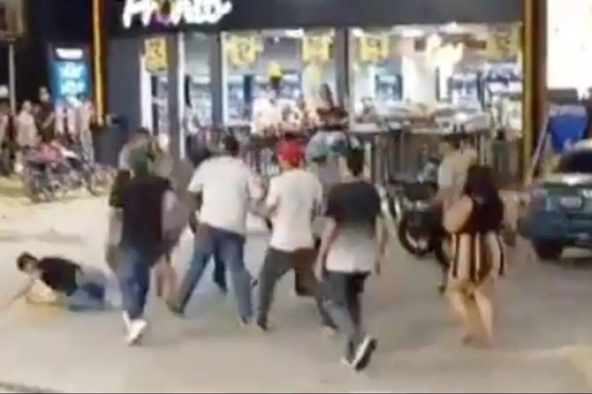 videos-muestran-pelea-gasolinera-ruta-atlantico-1.webp, 