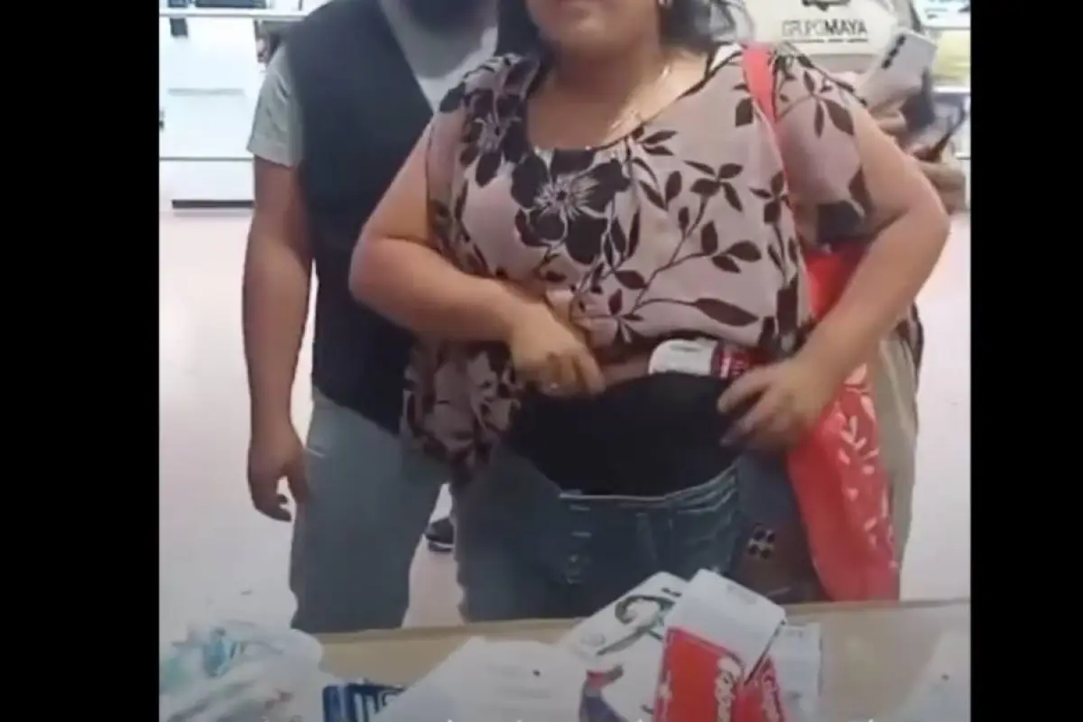 mujer-supermercado-con-mercaderia-robada-1.webp, 