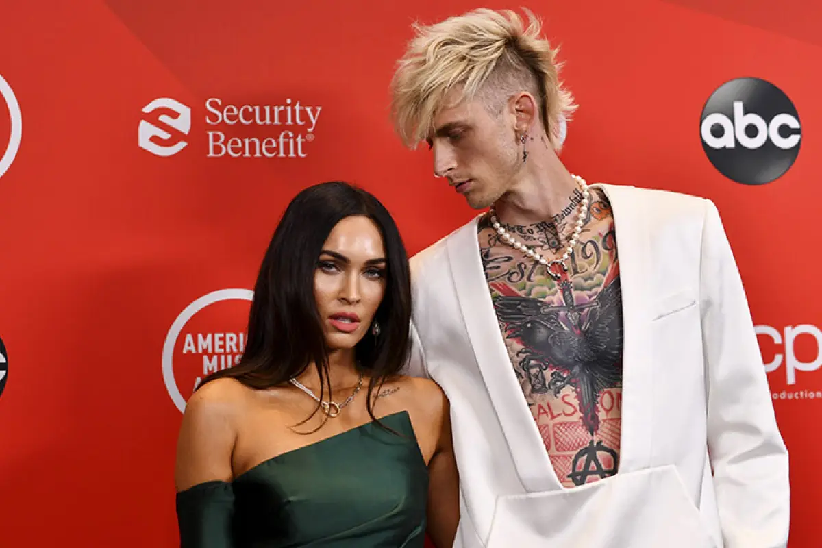 megan-fox-machine-gun-kelly-premios-billboard-2021-emisoras-unidas-1.jpeg, 