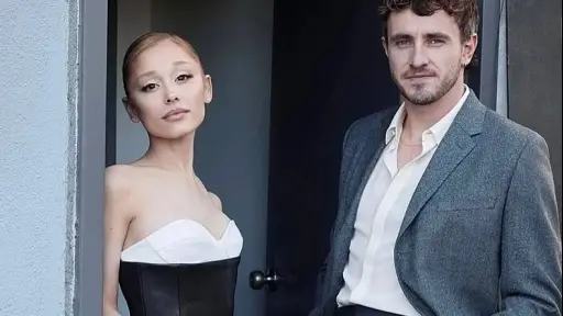 Ariana-Grande.webp ,