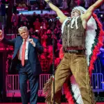 Trump baila el YMCA en el Capital One Arena en los actos de festejo. ,Redes sociales.