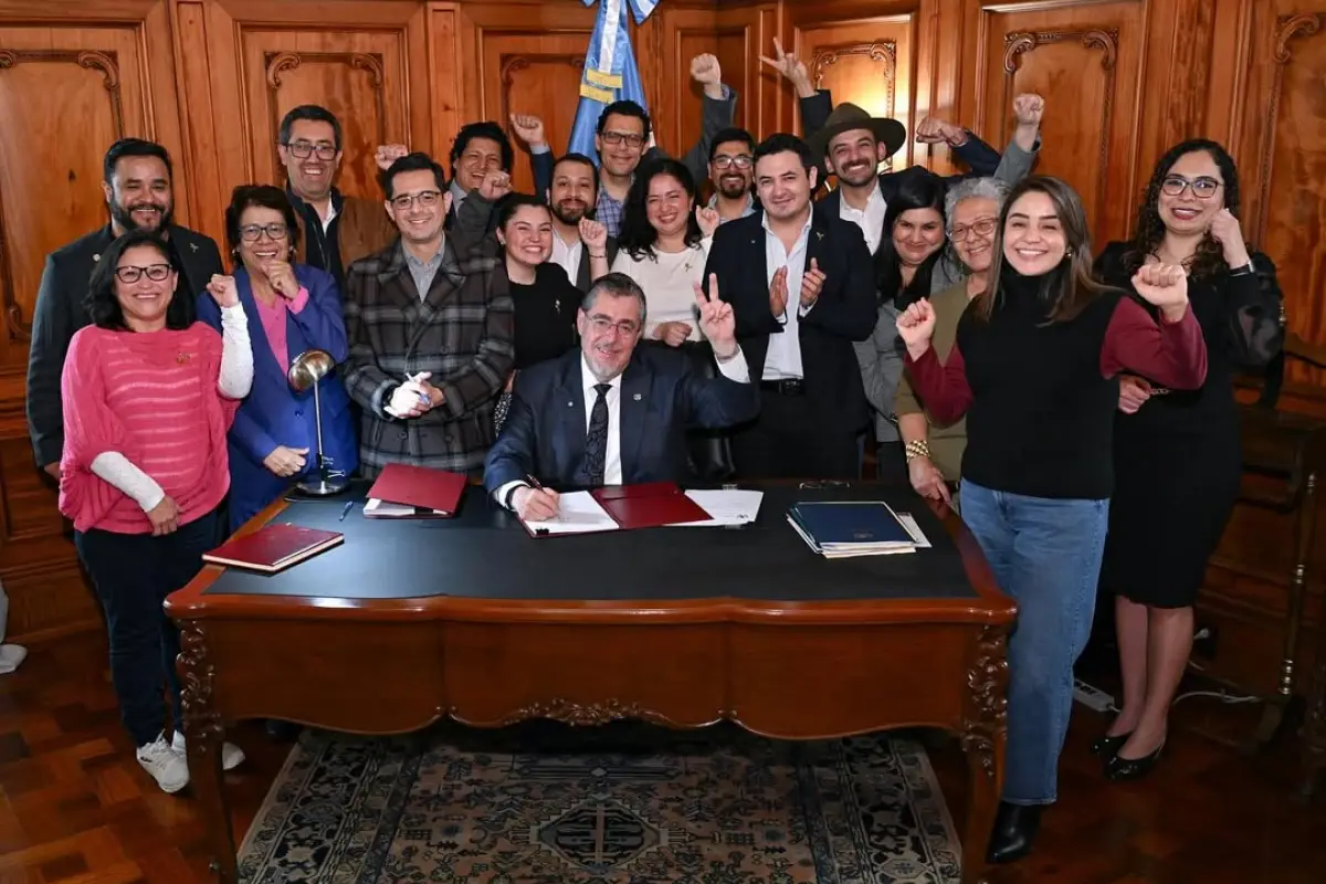 Presidente Bernardo Arévalo felicita a la bancada Semilla., Bernardo Arévalo/Instagram 