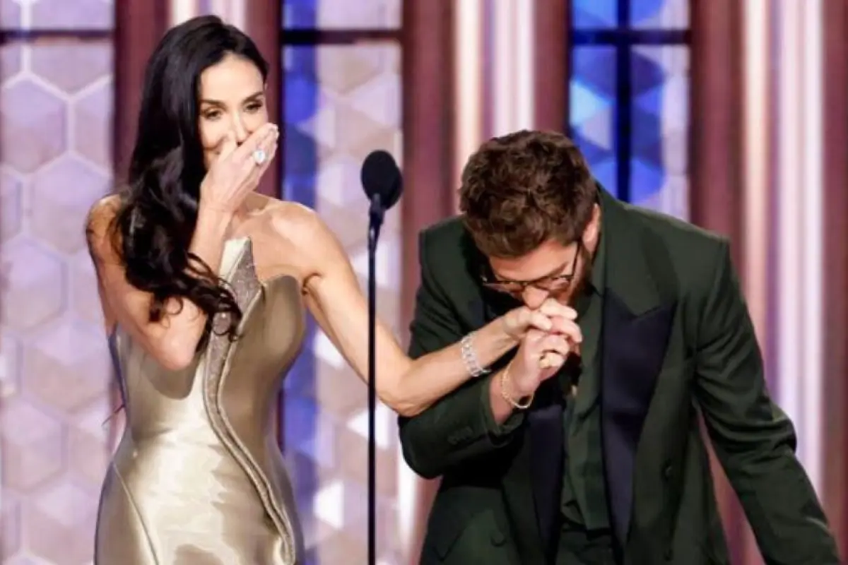 Demi Moore y Andrew Garfield, Captura transmisión de los Golden Globes