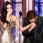 Demi Moore y Andrew Garfield ,Captura transmisión de los Golden Globes