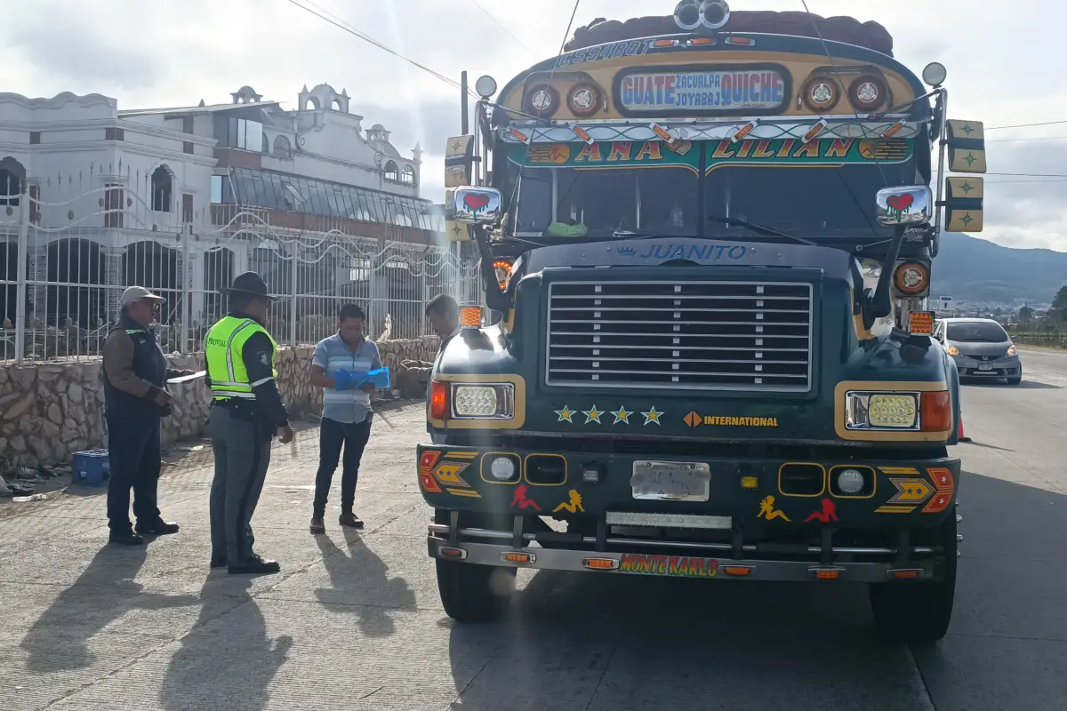 Diferentes instituciones realizan acciones de prevención para evitar más accidentes fatales en el servicio colectivo. , DGT