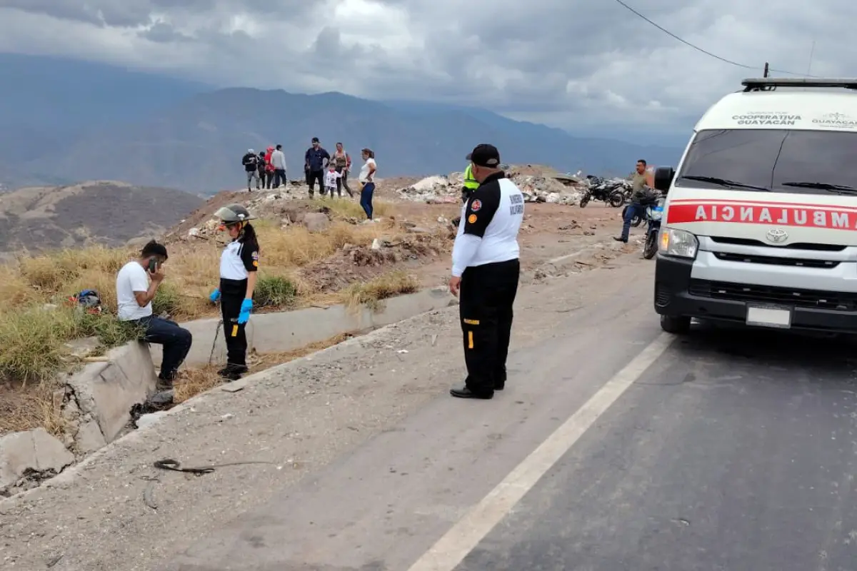 Los cuerpos de socorro atendieron cuatro hechos de tránsito de motoristas en la ruta al Atlántico y uno en la ruta a Santa Rosa., Bomberos Voluntarios.