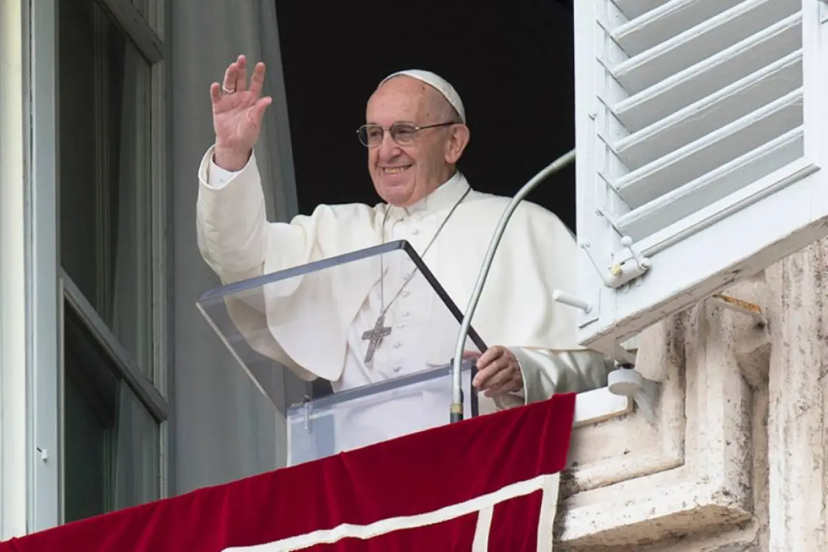 Papa Francisco saludando, Vatican News