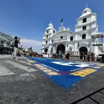 Las fieles llegaron puntual para la salida del cortejo procesional de Jesús de Los Milagros.  ,Álex Meoño.