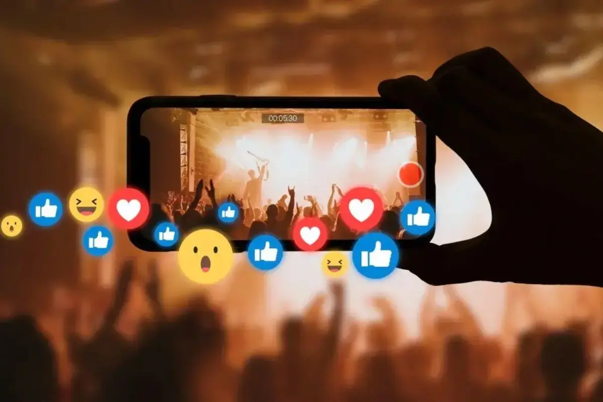 Facebook, Redes sociales