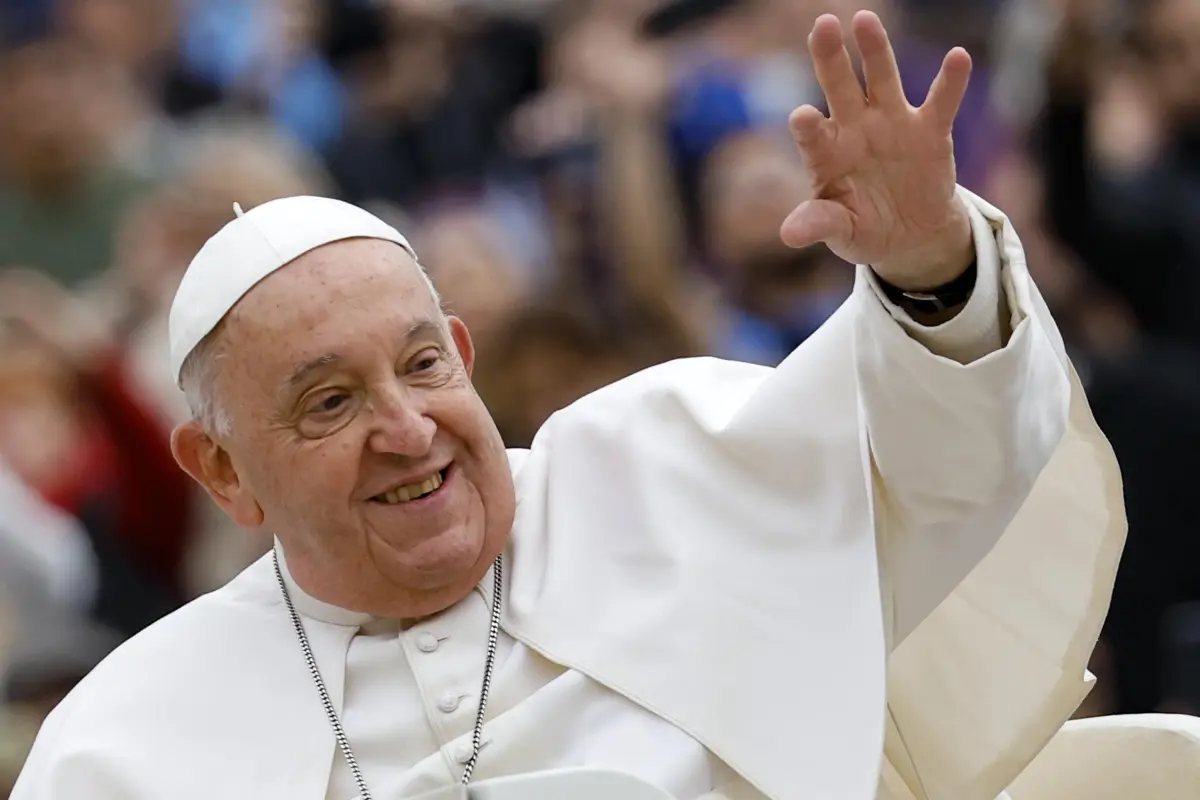 Fotografía de archivo del pasado 20 de noviembre de 2024 que muestra al papa Francisco durante una audiencia general en la Plaza de San Pedro en el Vaticano., Foto EFE