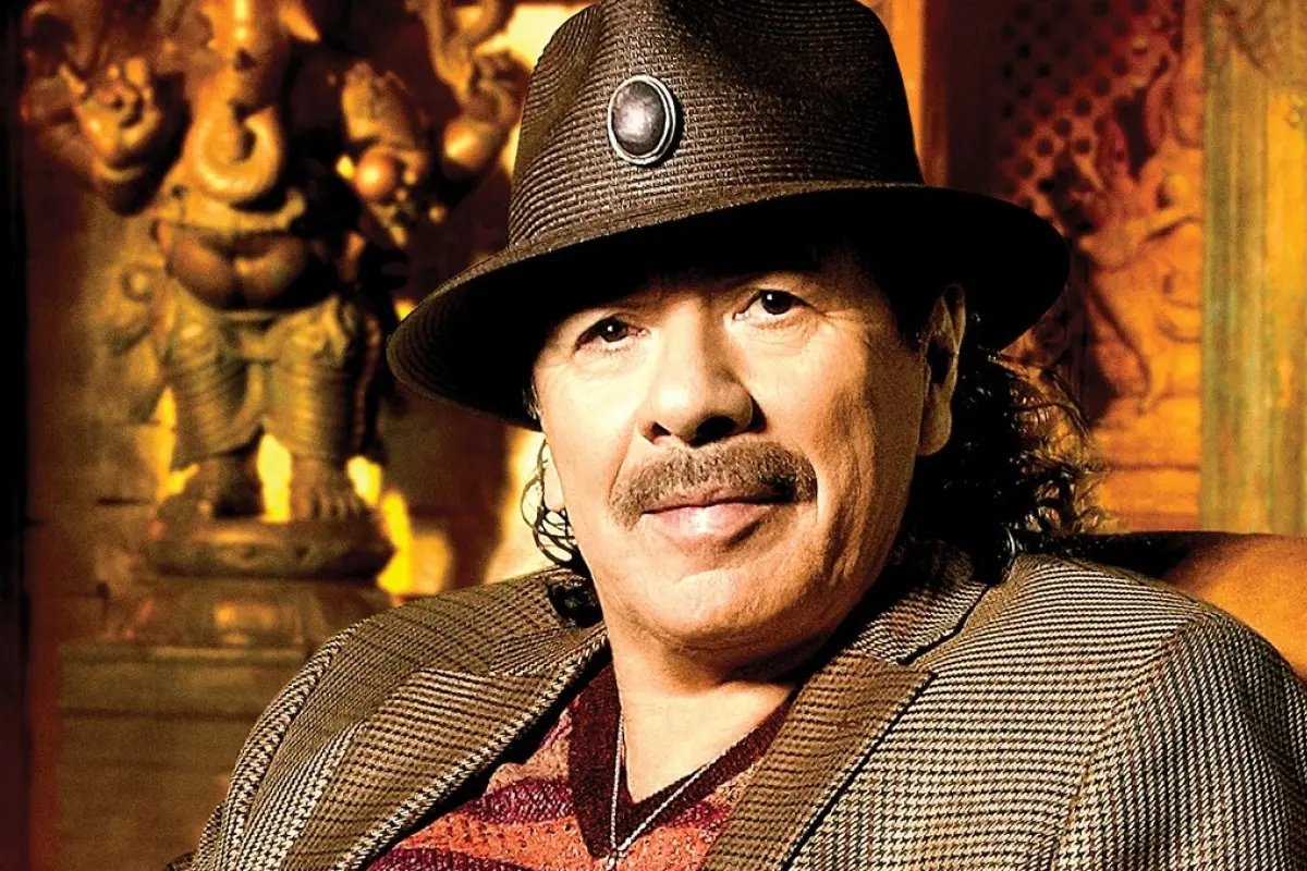 Carlos Santana, Redes sociales