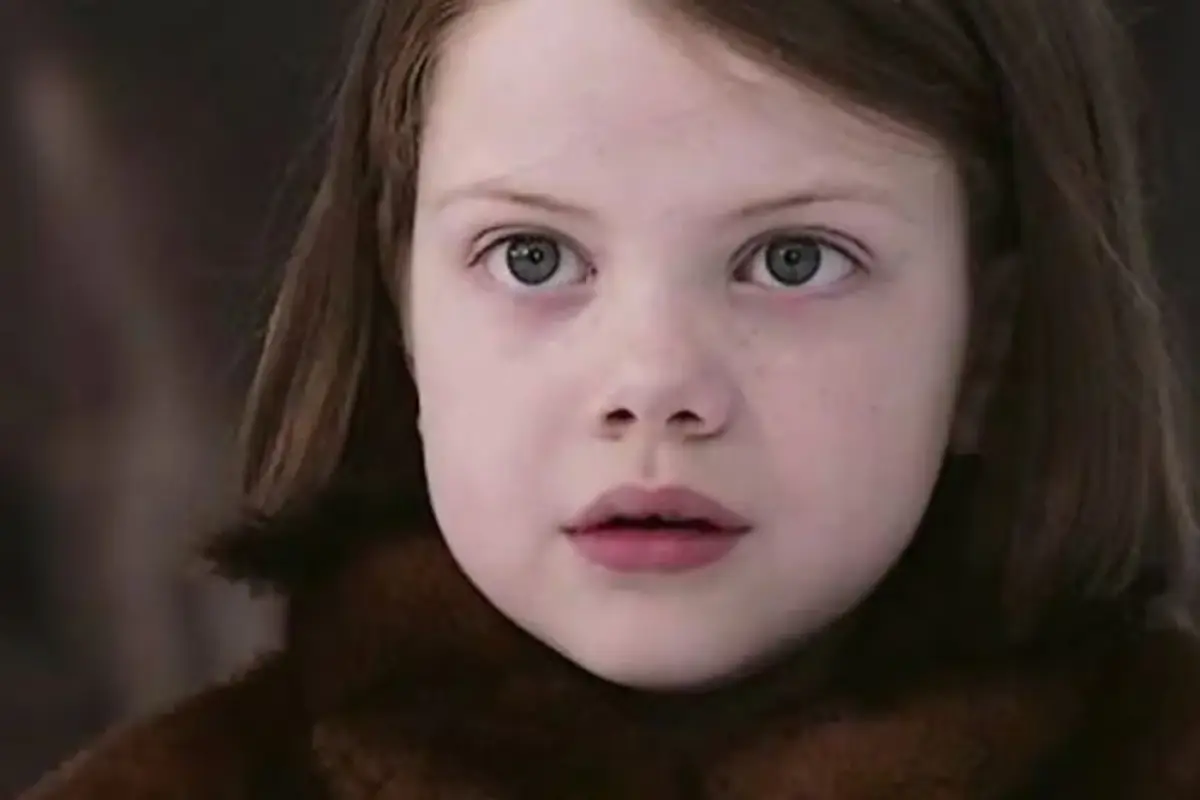 Georgie Henley, Redes sociales