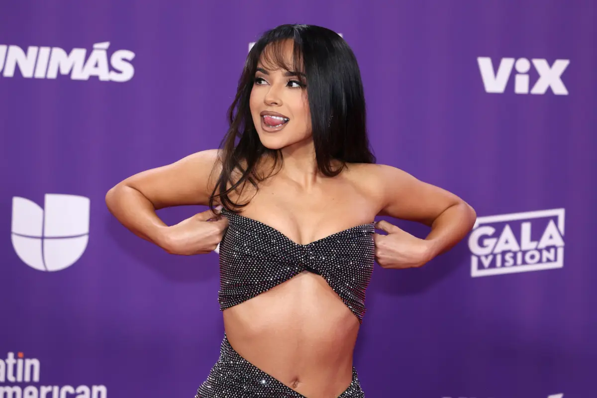 La cantante estadounidense Becky G posa en la alfombra roja de la novena edición de los premios Latin American Music Awards,  EFE/Ronda Churchill
