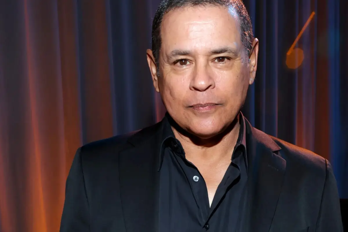 Raymond Cruz, Redes sociales