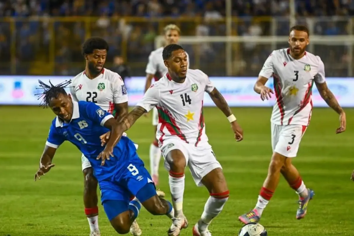 El Salvador vs Surinam en el Cuscatlán., Selección de El Salvador