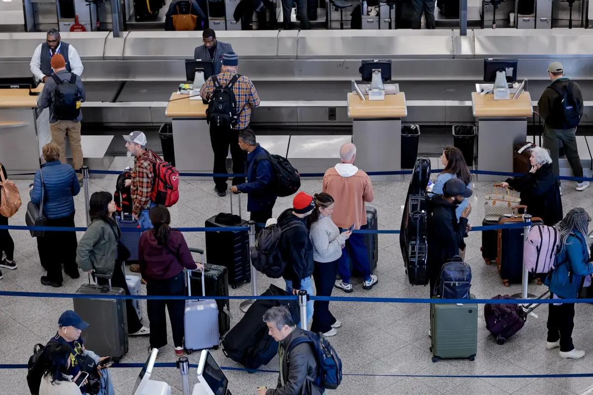 Cancelan casi 2 mil vuelos en EE. UU. en medio del cierre del Gobierno, EFE