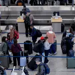 Cancelan casi 2 mil vuelos en EE. UU. en medio del cierre del Gobierno ,EFE