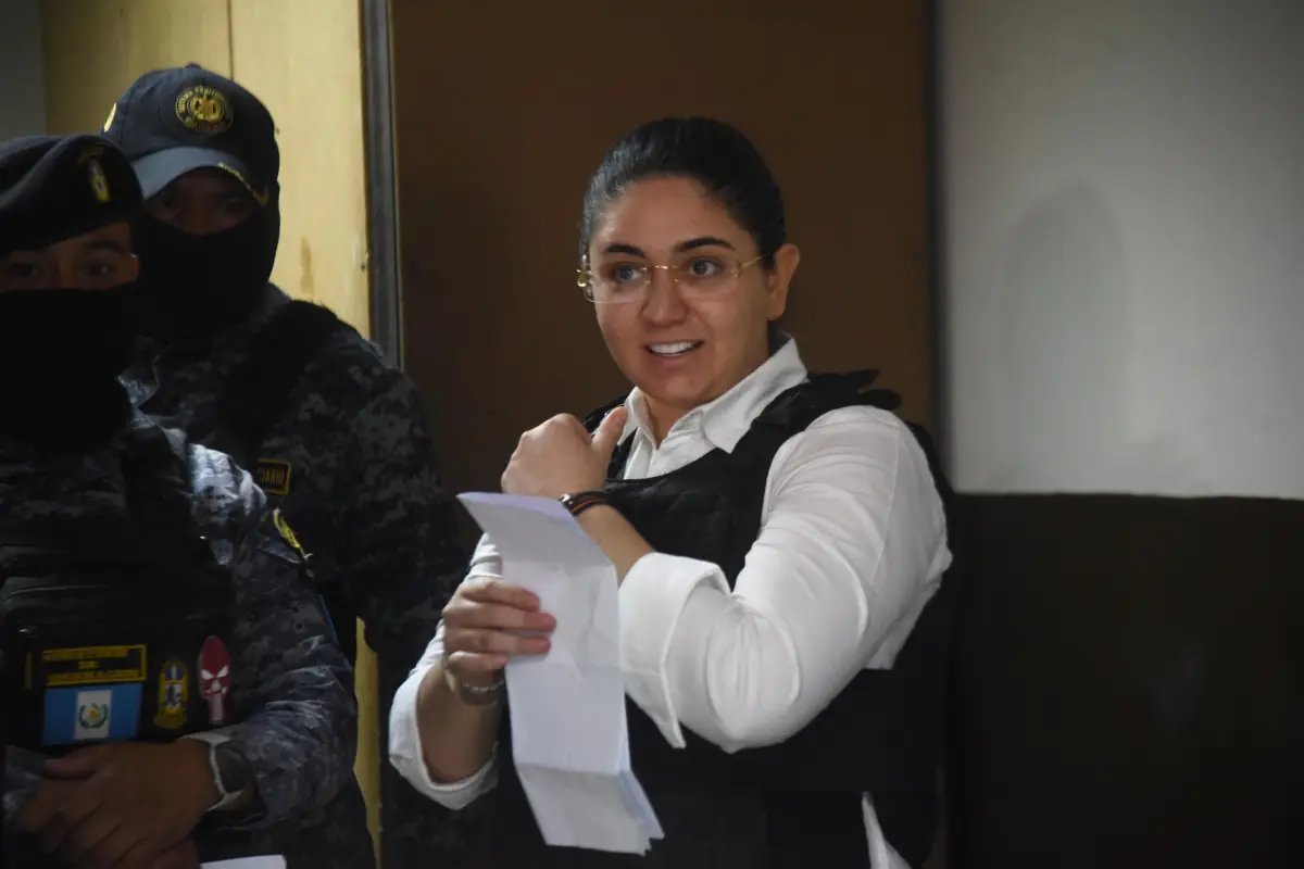 María Fernanda Bonilla, implicada en el crimen contra Melisa Palacios, en Tribunales el 10 de noviembre de 2025., Omar Solís/Emisoras Unidas