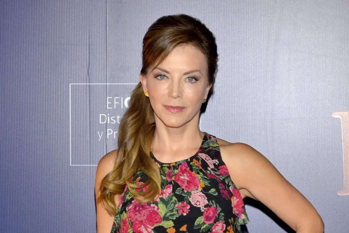 Laura Flores, Instagram