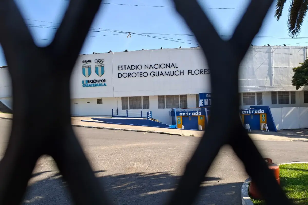 Actualmente los trabajos de remozamiento de la gramilla del estadio Nacional están detenidos