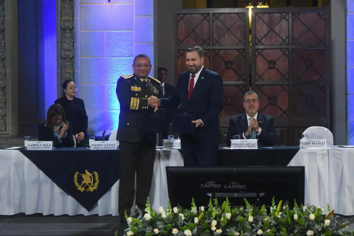 En el Palacio Nacional se realizó la presentación de proyectos de infraestructura y firma de la Carta de oferta y aceptación para estudios del sistema ferroviario., Foto Omar Solís