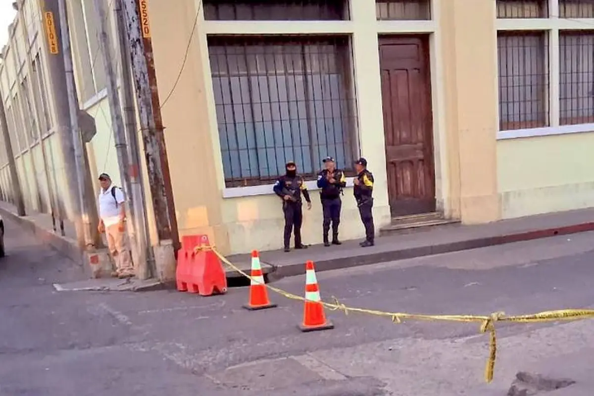 Uno de los cierres implementados por la PNC en la zona 1 capitalina., PMT capitalina/Montejo