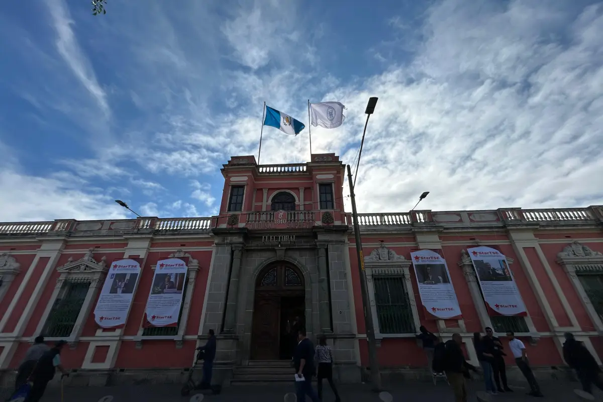 En la fachada de la sede del TSE fueron instaladas las mantas con mensajes de agradecimiento a los magistrados salientes., Omar Solís/Emisoras Unidas