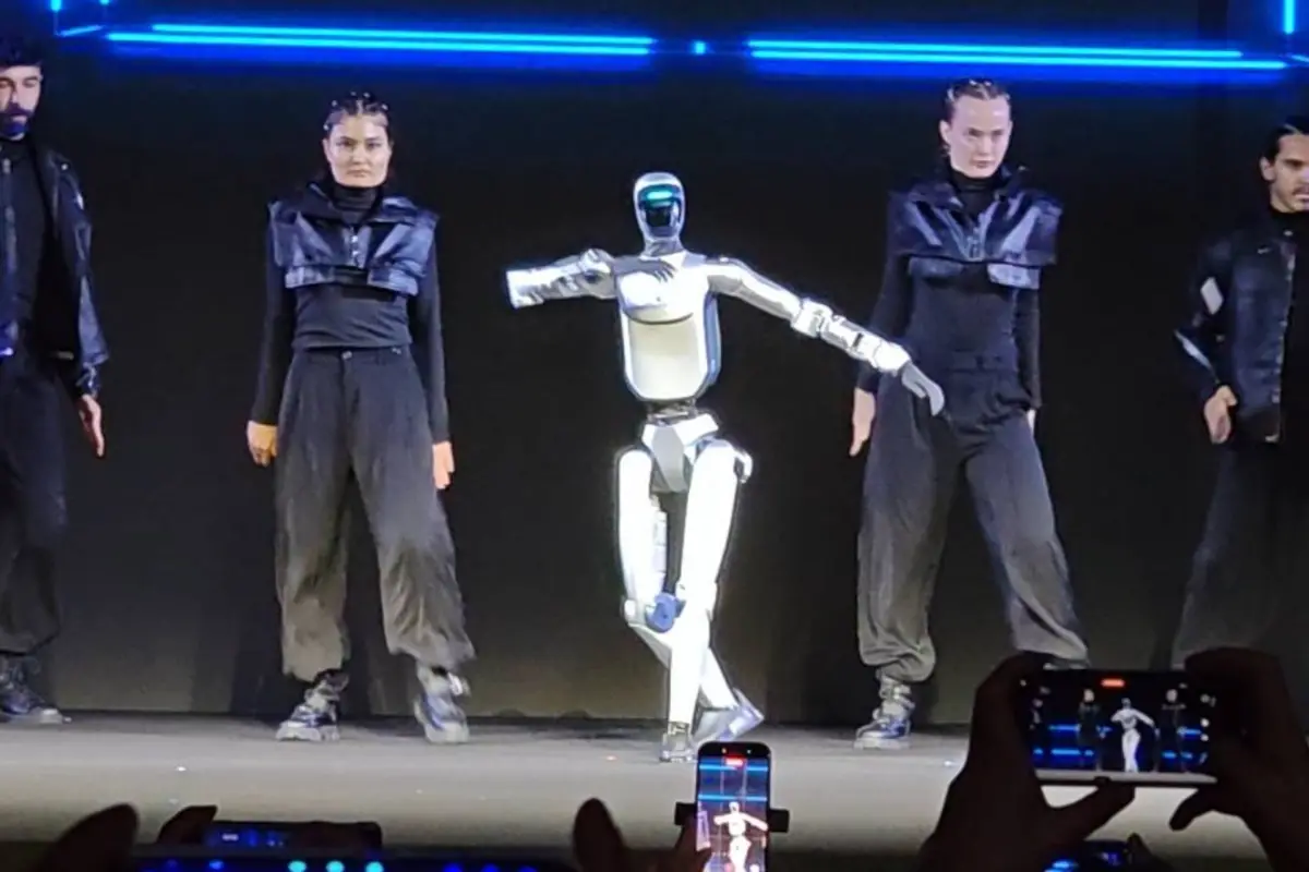 Robot humanoide, Redes sociales