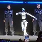 Robot humanoide ,Redes sociales