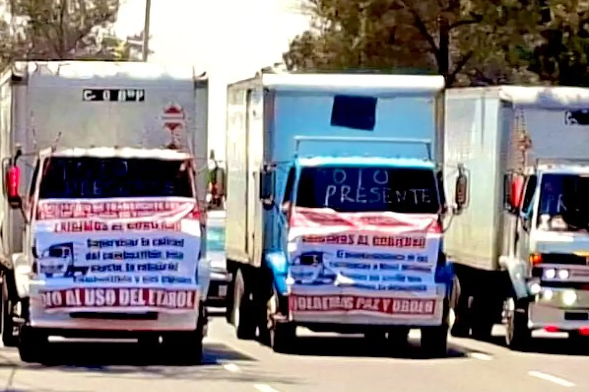 Un grupo de transportistas bloquea todos los carriles del Periférico este lunes, 23 de marzo., PMT capitalina/Montejo