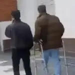 Acusan a hombre de fingir discapacidad para entrar a un banco. ,Captura de pantalla video de X.