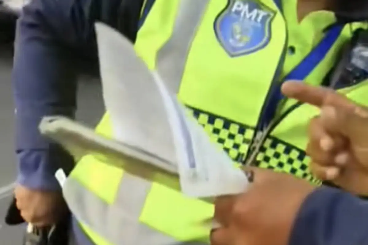 Video genera polémica por multa de PMT., Captura de pantalla video de Facebook.