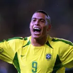 El icónico peinado de Ronaldo en el Mundial 2002. ,FIFA