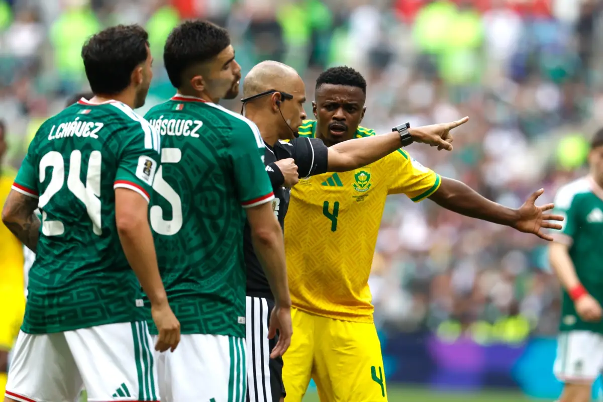 Tres expulsiones en el México vs Sudáfrica., EFE.