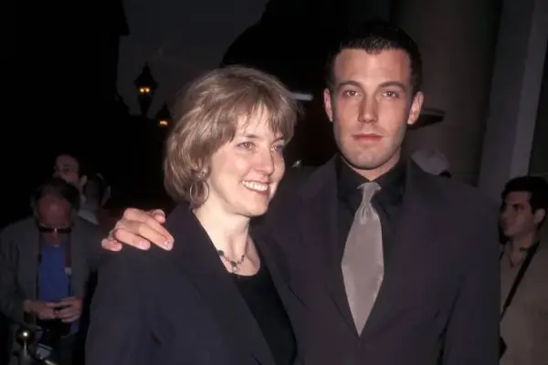 Ben Affleck y su madre ,Facebook